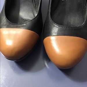 White House Black Market size 8 heels